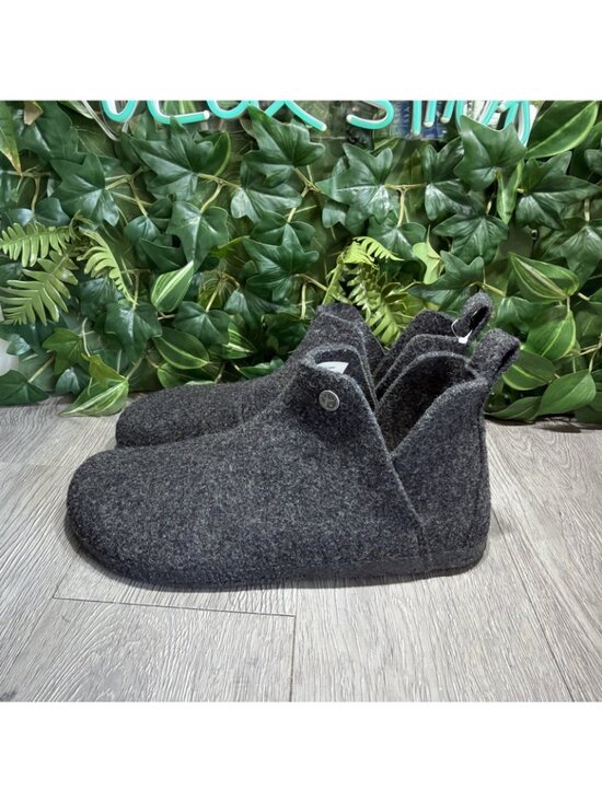 Athletic_Shoes